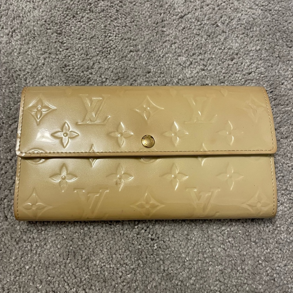 Louis Vuitton epi leather wallet